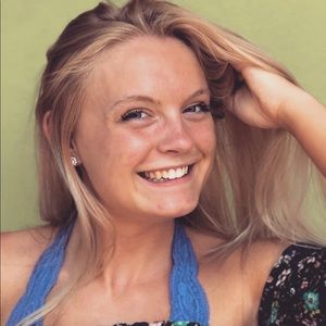 Meet your Posher, Alexis
